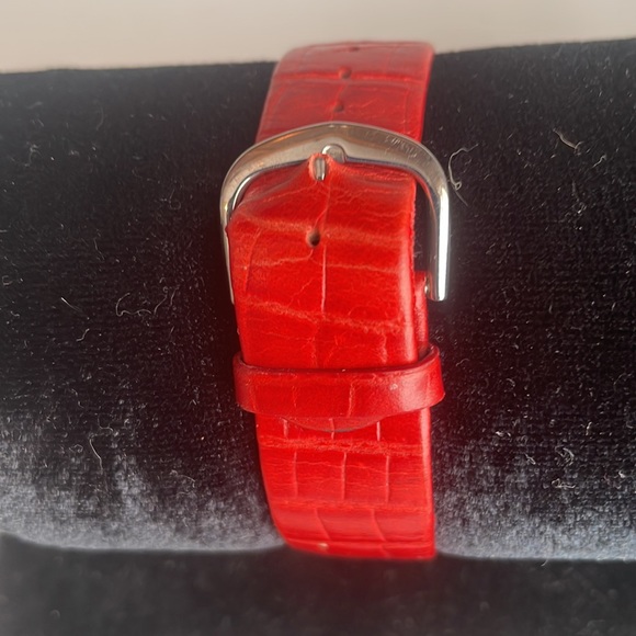 Gossip watch quartz red glow in the dark second hand new battery silver tone - Picture 4 of 8